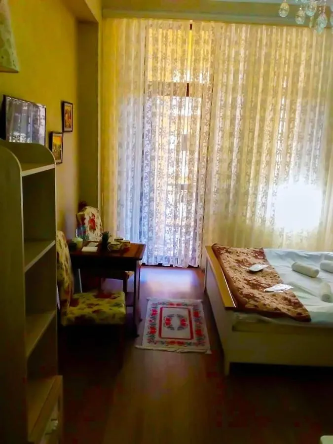 Live-Inn Central Studios In Modern Condo With Elevator, Garden & Airport Shuttle Baku